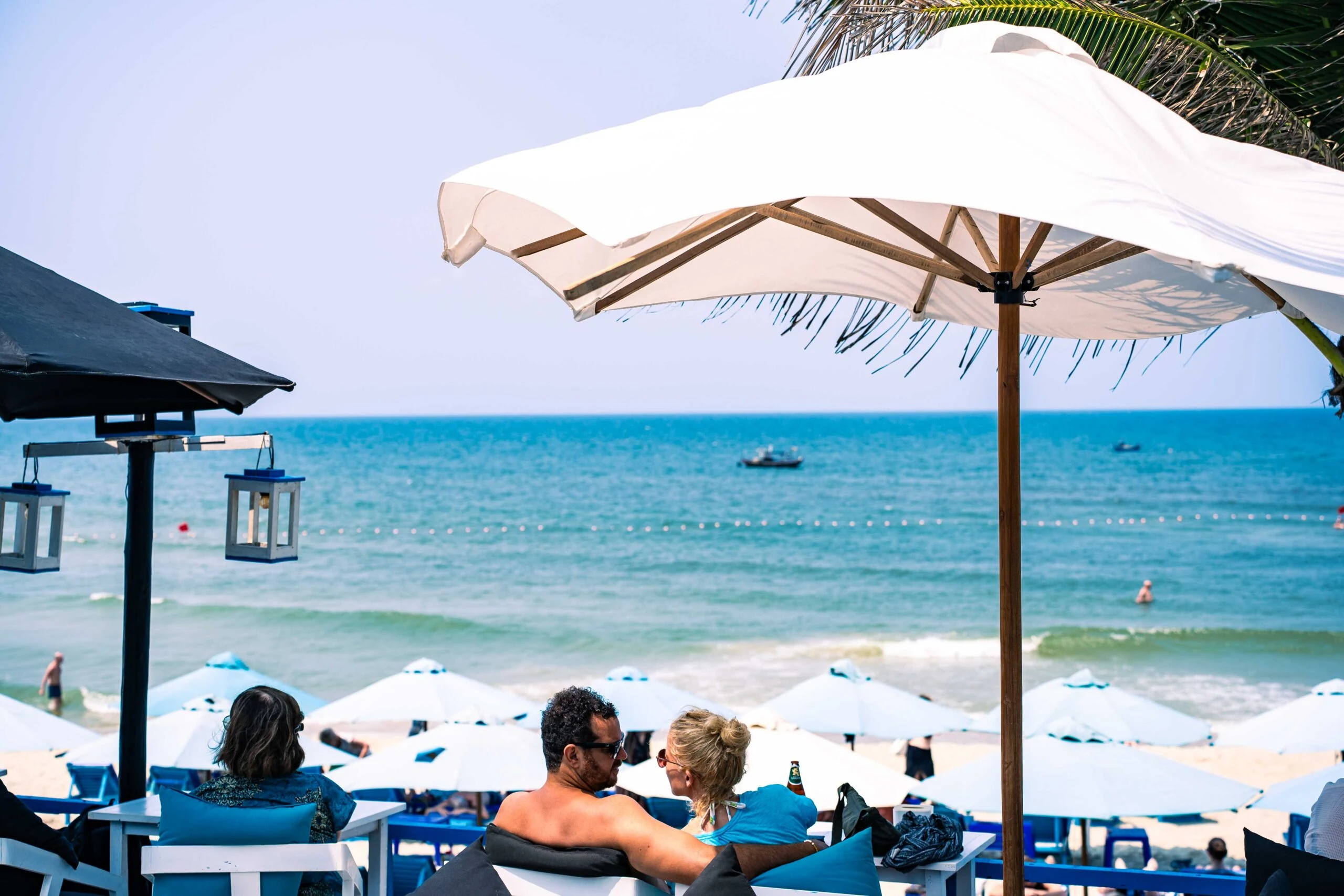 Relaxed beachfront dining beside turquoise water